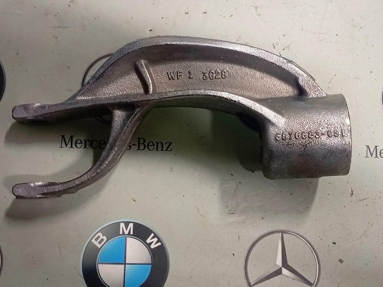 крепление амортизатора BMW 2023, 4.4 л., бензин, 416, 6876683 - фото №1