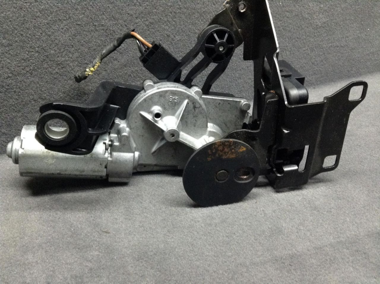 моторчик заднего стеклоочистителя (дворника) BMW 5 серия E60/E61 2005, 2.5 л., бензин, АКПП, универсал, 7208602, 0390201597 - фото №1