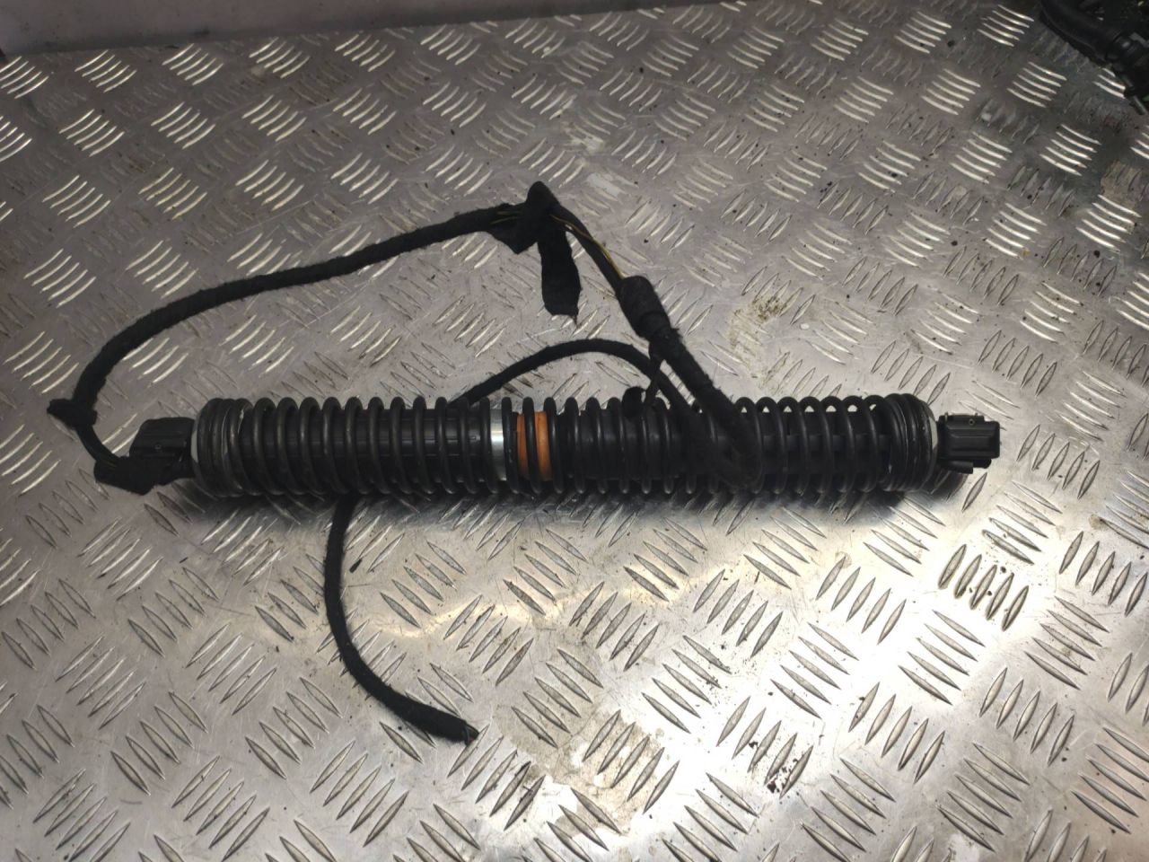 амортизатор крышки багажника (3-5 двери) BMW 7 серия F01/F02 2012, 7185714 - фото №1