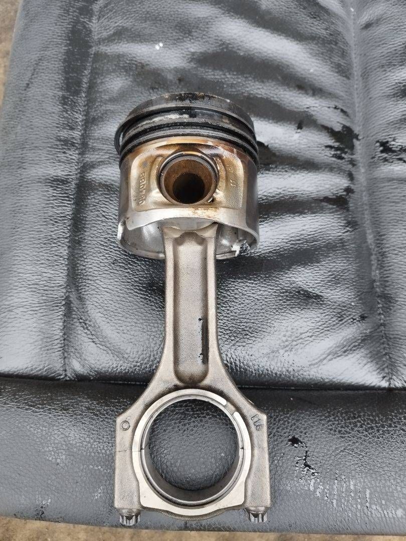 поршень BMW X1 E84 2010, 2.0 л., N47 D20 C, дизель - фото №1