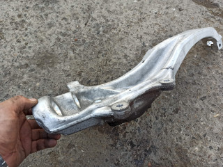 кулак поворотный правый BMW 7 серия F01/F02 2011, 3.0 л., N54 B30 A, бензин, седан