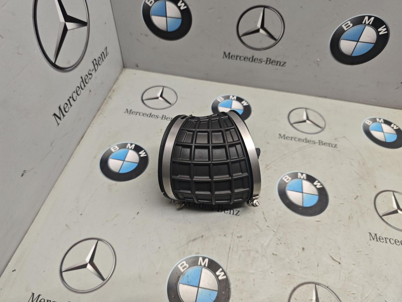 патрубок воздушного фильтра BMW XM G09 2024, 4.4 л., бензин, 475, полный привод, 8091474 - фото №1