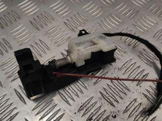 замок лючка топливного бака Mercedes-Benz M-Класс W164 2007, 3.0 л., OM 642.940, дизель, 2518200197