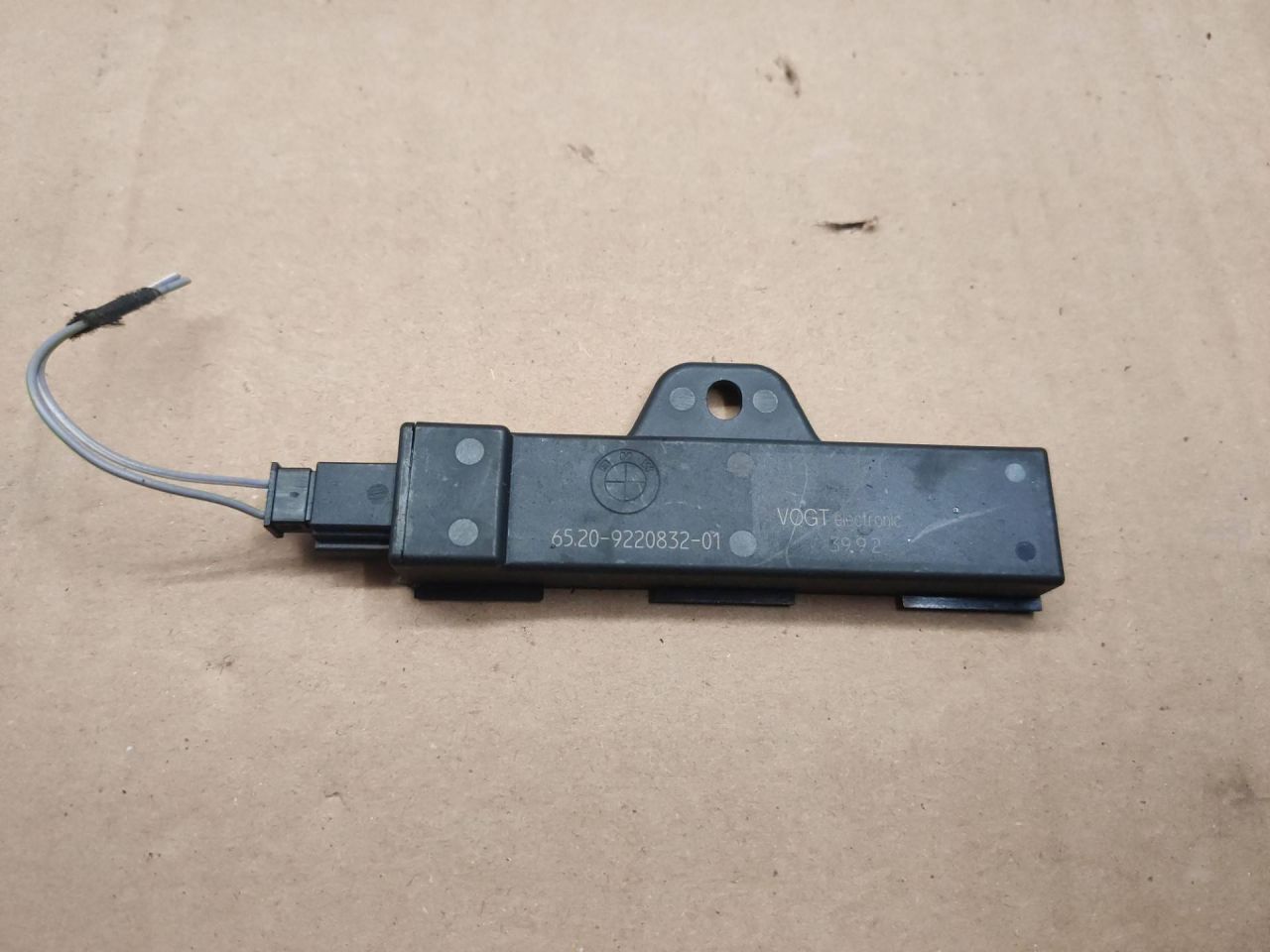 Антенна системы комфортного доступа BMW 7 серия F01/F02 2011, 4.4 л., N63 B44 A, бензин, АКПП, черный, 9220832 - фото №1