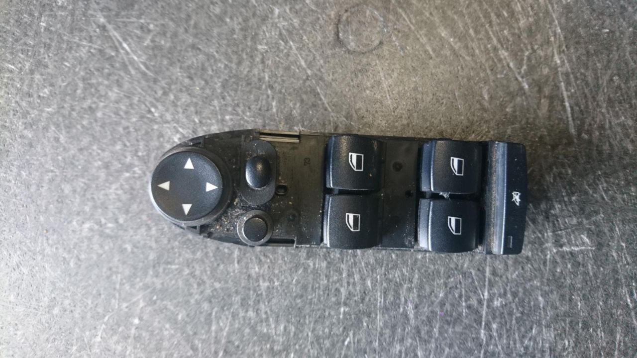 кнопка стеклоподъемника двери передней правой BMW X5 E70 2008, 4.8 л., N62 B48 B, бензин, АКПП, внедорожник 5 дв., 9122121 - фото №1