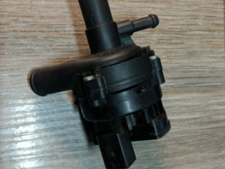 насос антифриза дополнительный Mercedes-Benz E-Класс W212/S212/C207/A207 2010, 2.1 л., OM 651.924, дизель, АКПП, серебристый, седан