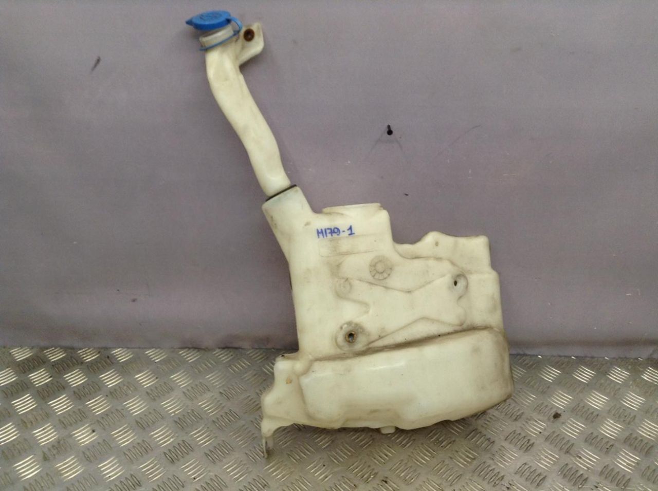 бачок омывателя Mercedes-Benz M-Класс W164 2006, 3.0 л., OM 642.940, дизель, АКПП, внедорожник 5 дв., A1648600360 - фото №1