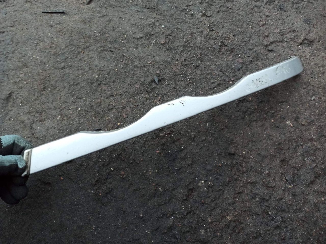 ресничка (ус) левой фары BMW 3 серия E46 1998, 8208481 - фото №1