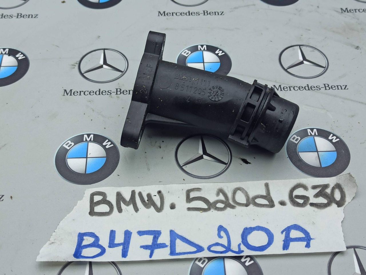 фланец (тройник) системы охлаждения BMW 5 серия G30/G31 2017, 2.0 л., B47 D20 A, дизель, 8511205 - фото №1