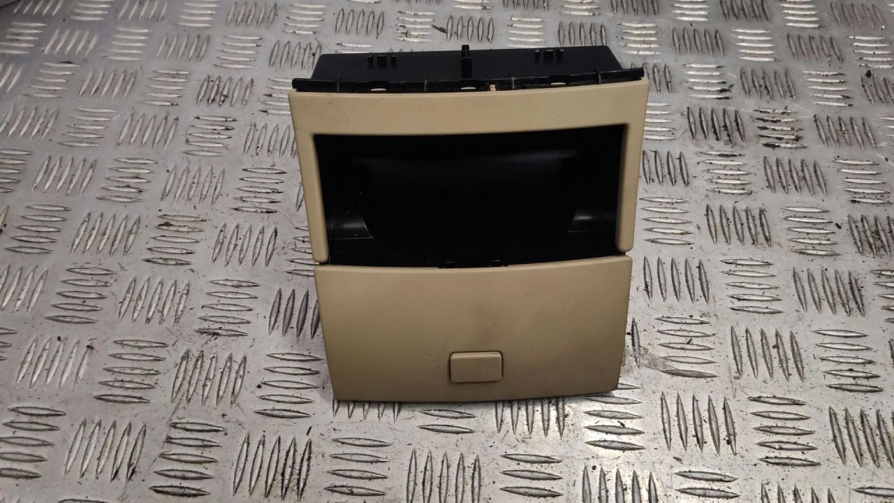 пепельница Mercedes-Benz M-Класс W164 2007, 3.0 л., OM 642.940, дизель, 1646800510 - фото №1