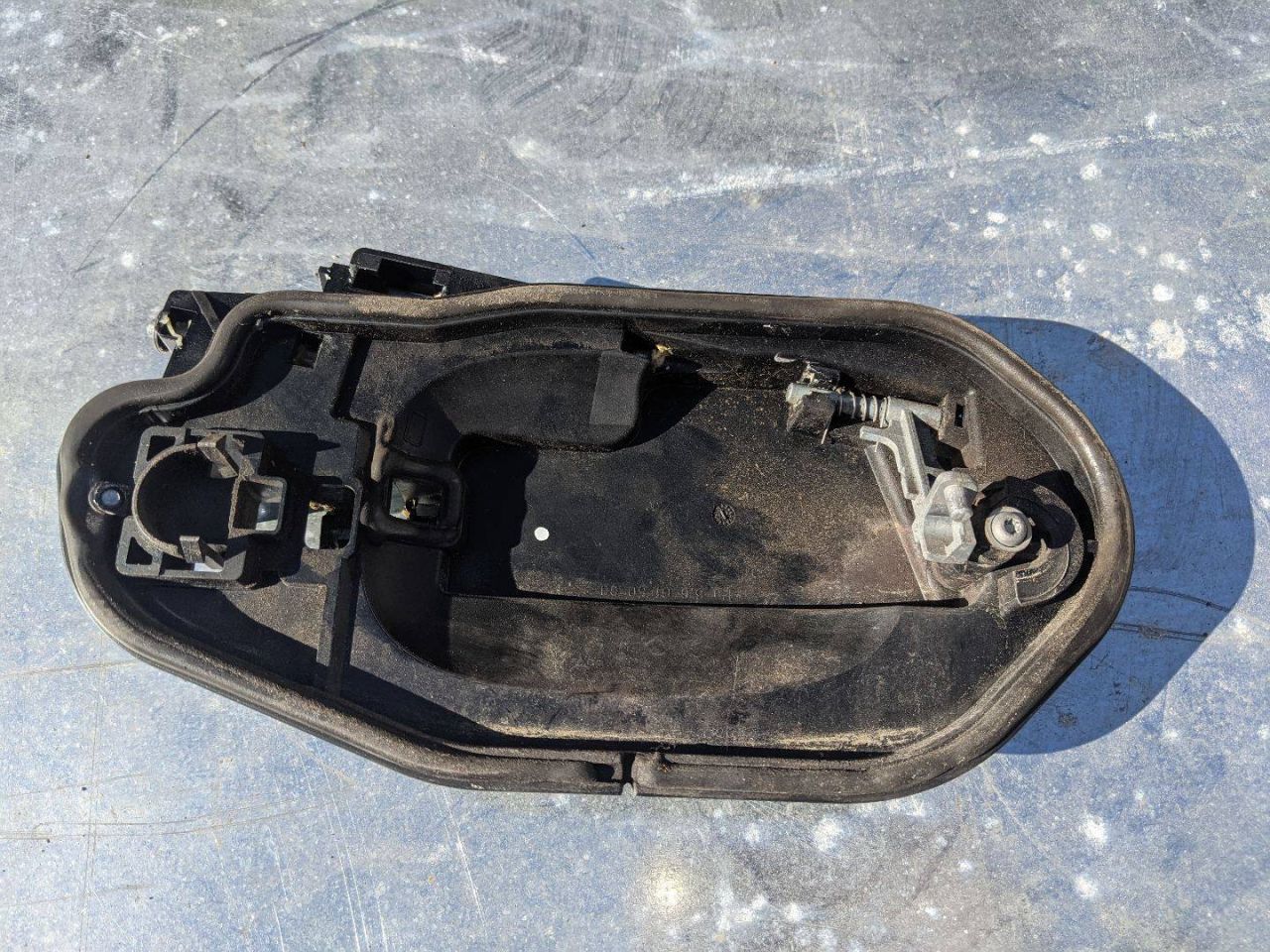 скелет ручки двери передней правой BMW 5 серия E60/E61 2007, 3.0 л., N54 B30 A, бензин, АКПП, белый, седан, задний привод, 7199556 - фото №1