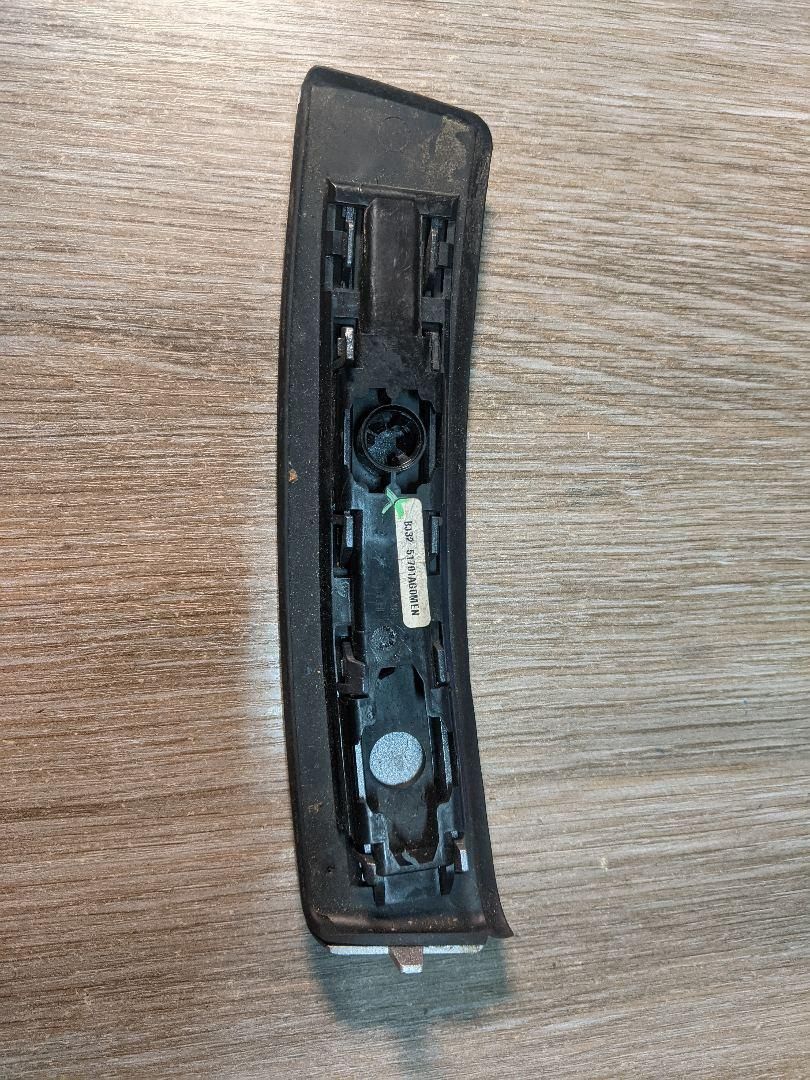 молдинг переднего левого крыла Land Rover Range Rover Evoque L538 2013, 2.2 л., 224DT, дизель, АКПП, внедорожник 5 дв., BJ3251701AGOMEN - фото №1