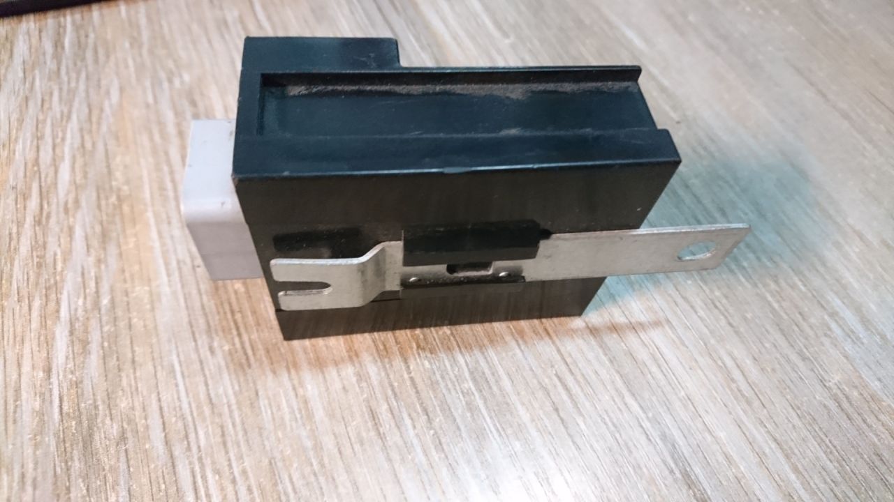 реле стеклоочистителей Land Rover Range Rover Evoque L538 2013, 2.2 л., 224DT, дизель, АКПП, внедорожник 5 дв., BJ32-17509-AC - фото №1