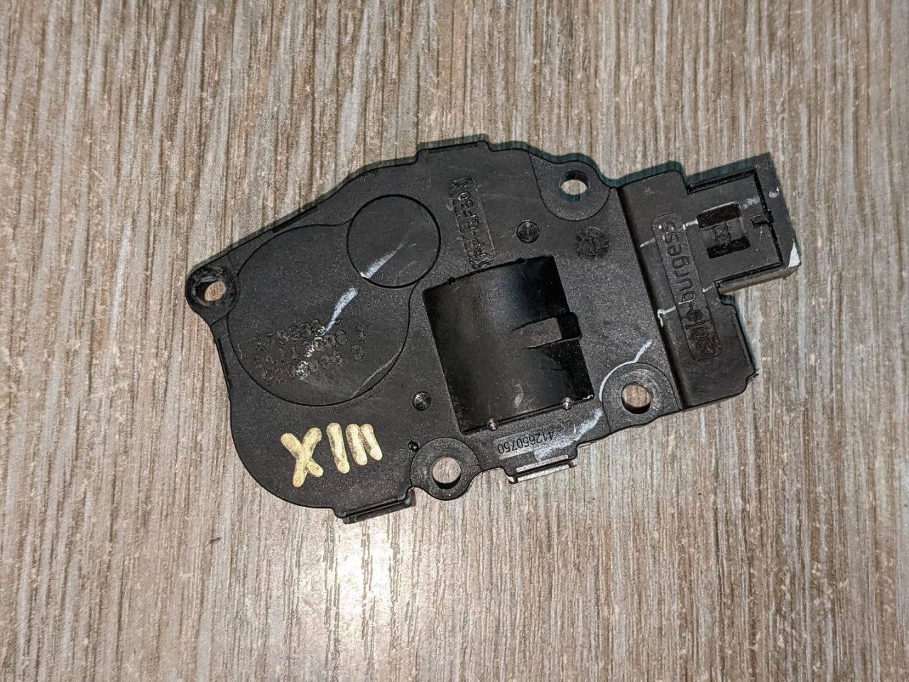 моторчик заслонки печки BMW X5 E70 2009, 4.8 л., N62 B48 A, бензин, АКПП, внедорожник 5 дв., 6956706, 929888G, EFB336 - фото №1