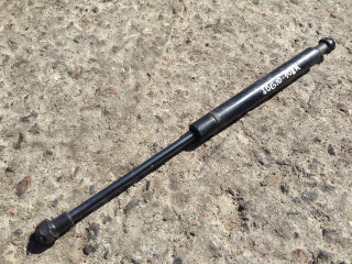 амортизатор капота BMW 5 серия E60/E61 2005, 3.0 л., дизель, АКПП, седан