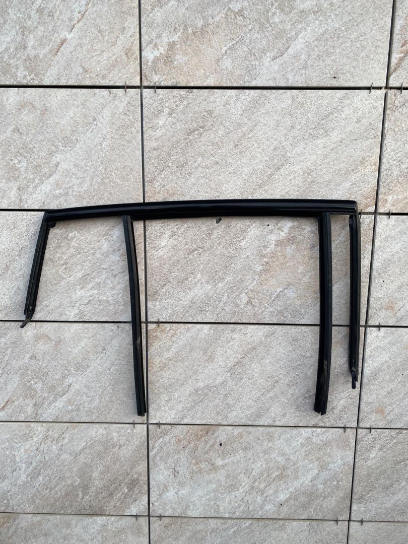 молдинг двери задней правой BMW 2023, 2.0 л., бензин, 416 - фото №1