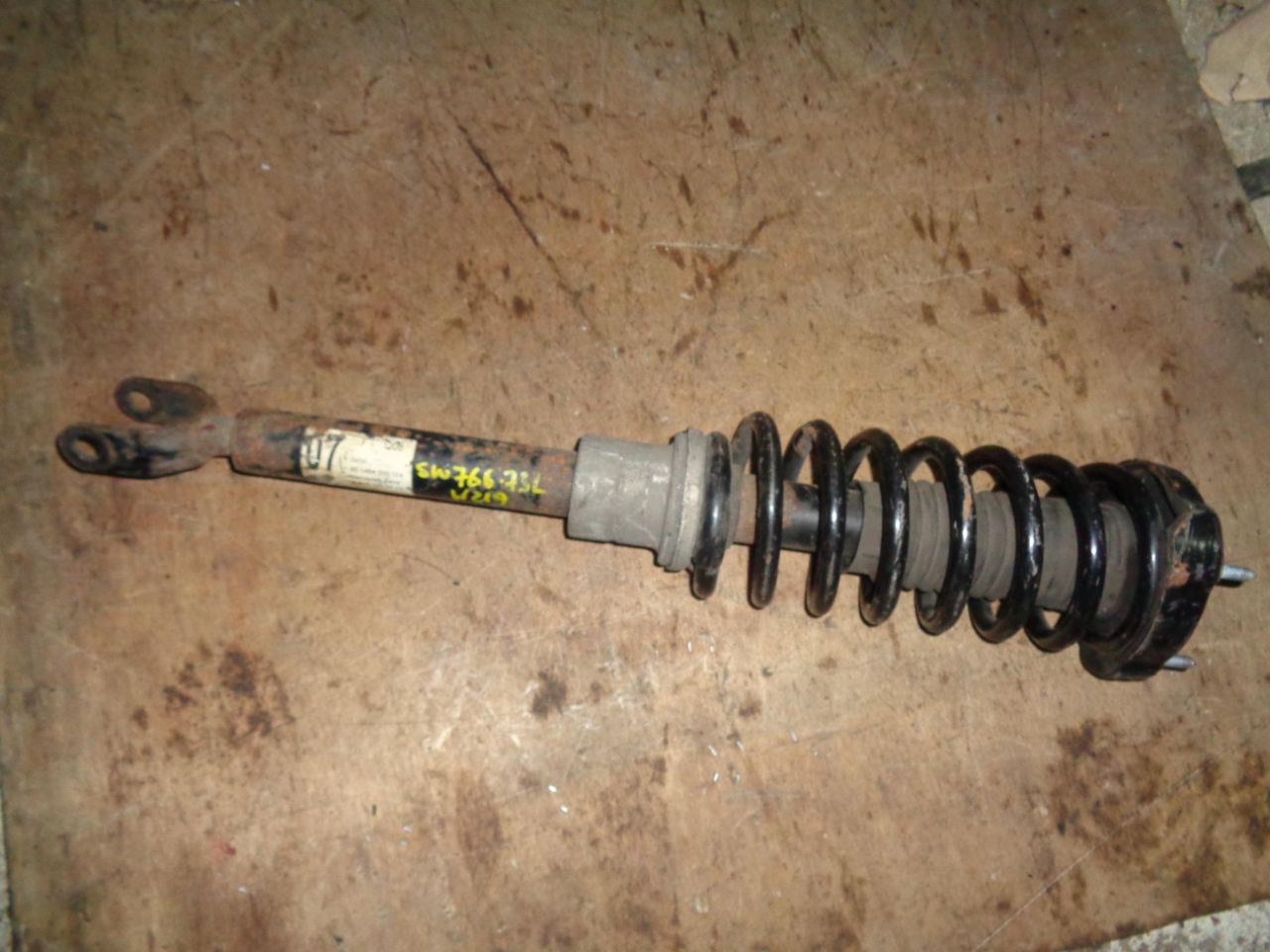 амортизатор передний левый Mercedes-Benz CLS-Класс C219 2008, 3.0 л., OM 642.920, дизель, АКПП, купе, A2193200713, 801404000174 - фото №1