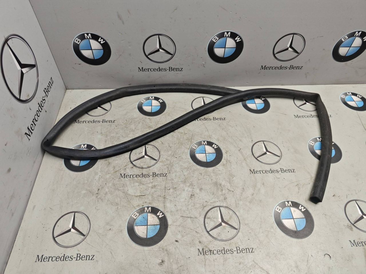 уплотнитель подкапотного пространства BMW 2025, 3.0 л., бензин, 7418174 - фото №1