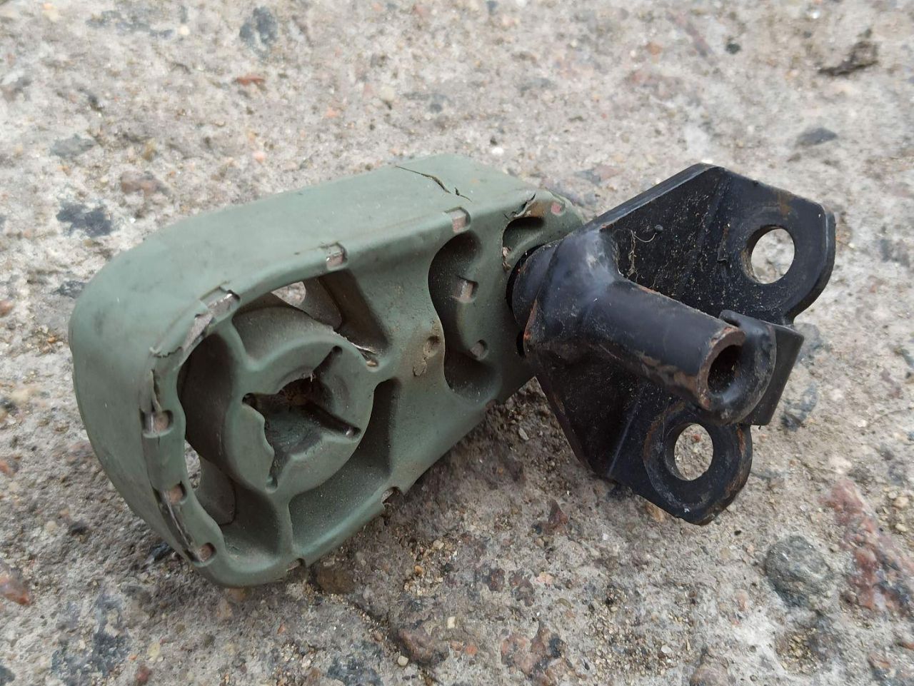 кронштейн глушителя Mercedes-Benz M-Класс W166 2015, A1664920044 - фото №1