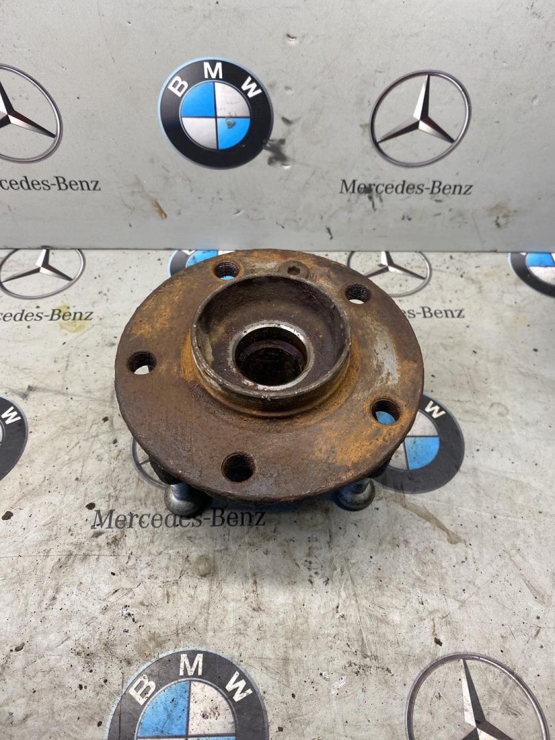 ступица передняя левая BMW X3 F25 2011, 3.0 л., N52 B30, бензин - фото №1