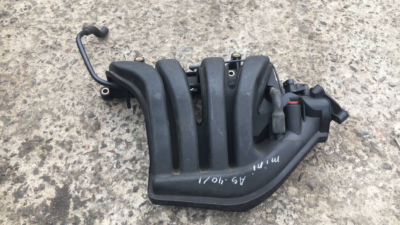 коллектор впускной Mini Cooper 1 поколение 2001, 1.6 л., W10 B16 A, бензин, АКПП, красный, хетчбэк 5 дв., 04777846, 04777883 - фото №1