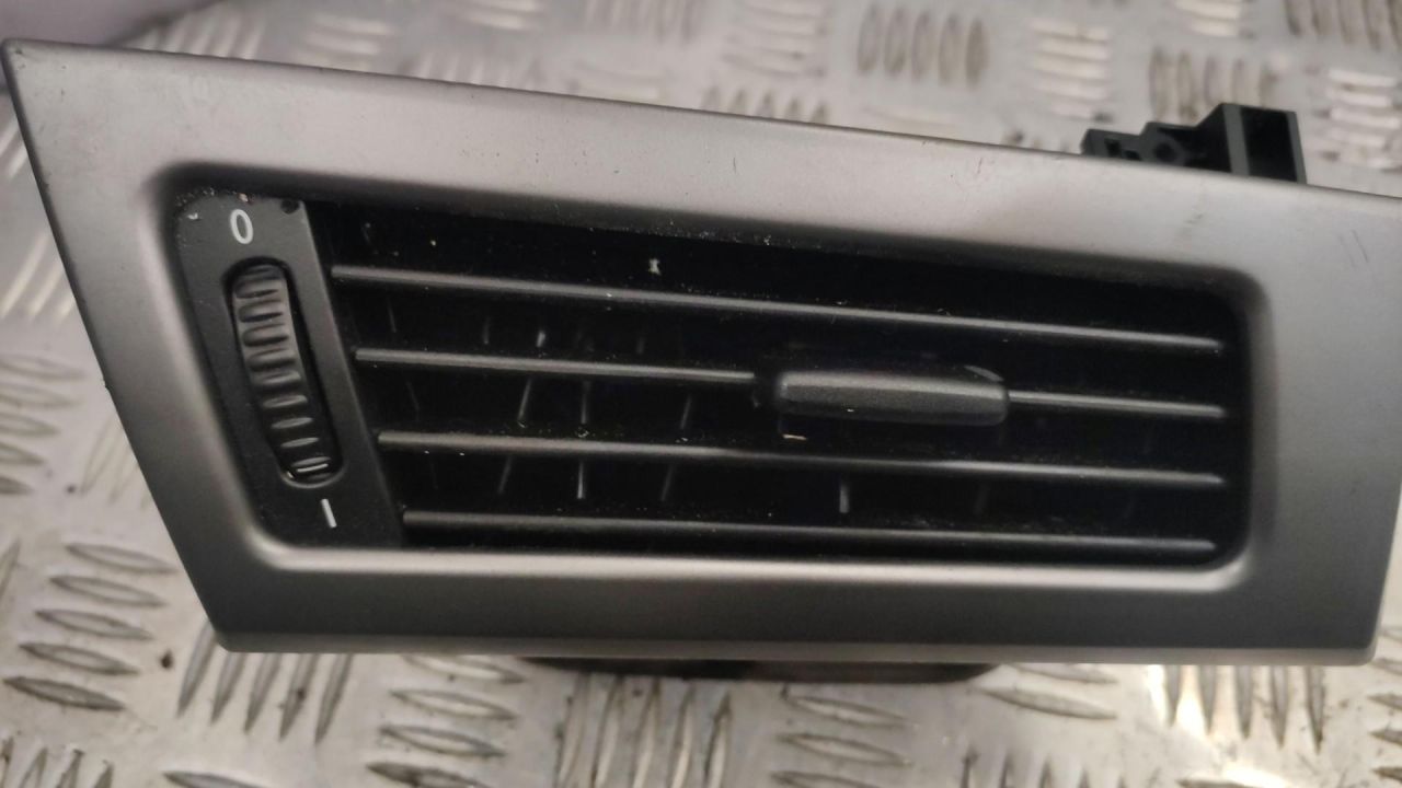 дефлектор обдува салона BMW 5 серия E60/E61 2005, 6910731 - фото №1