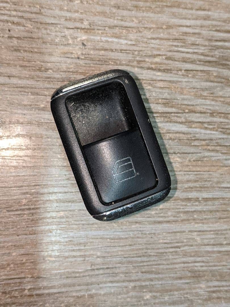 кнопка стеклоподъемника двери задней правой Mercedes-Benz C-Класс W204/S204 2009, 3.0 л., M 272.948, бензин, A2048707358 - фото №1