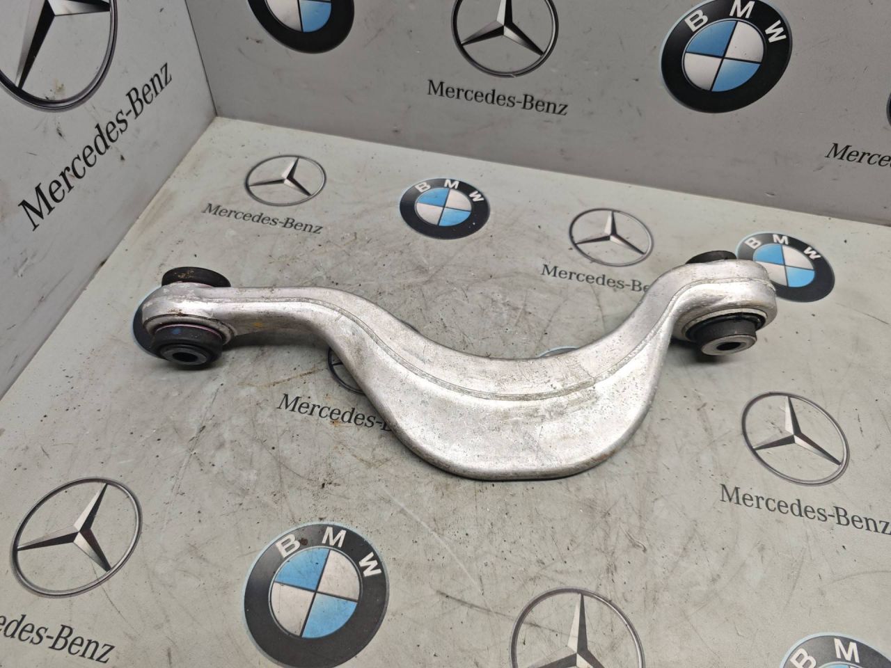 рычаг задний левый BMW 2025, 3.0 л., бензин, 6878021 - фото №1