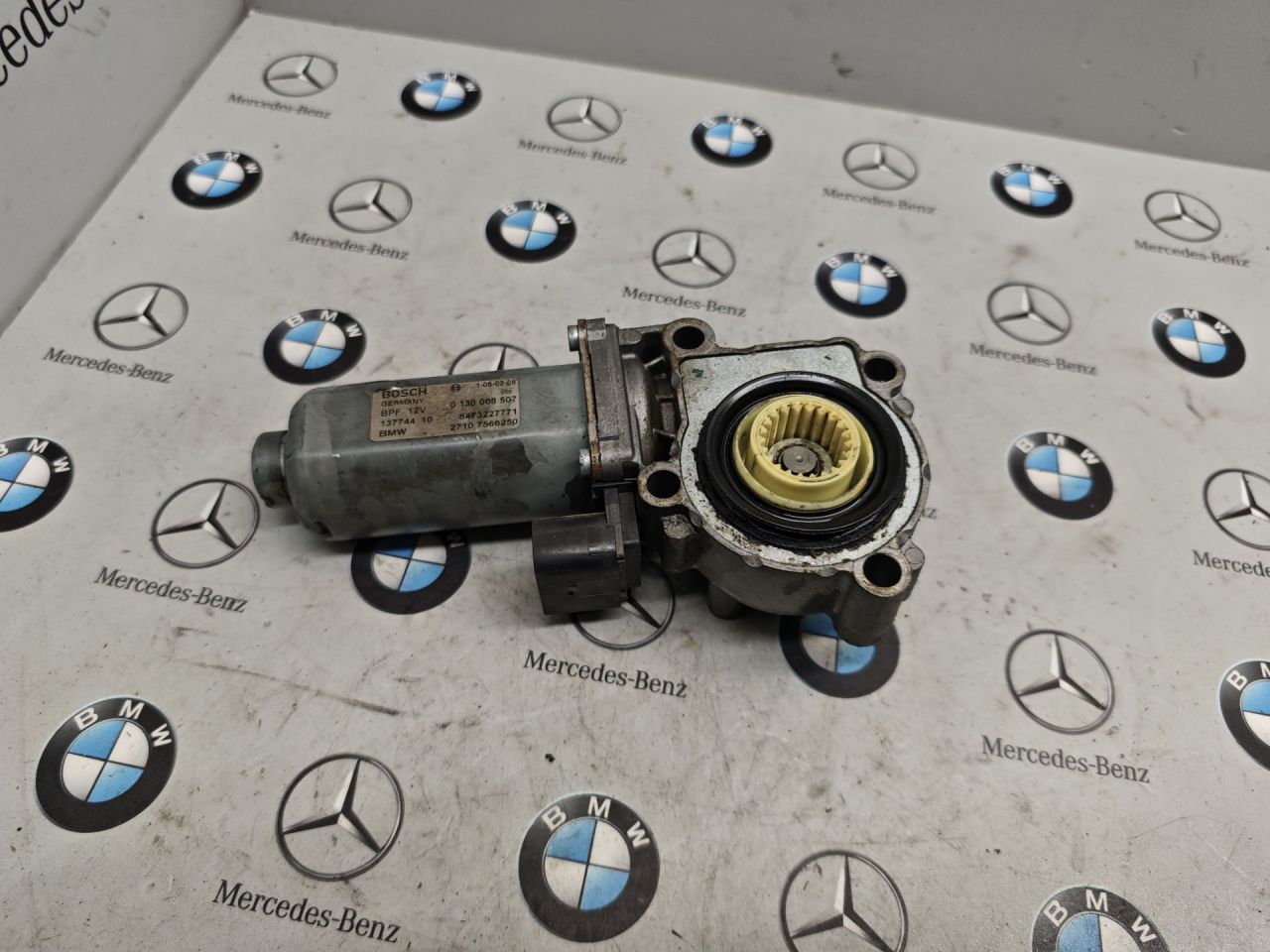 электромотор раздаточной коробки BMW X5 E70 2009, 7566250 - фото №1