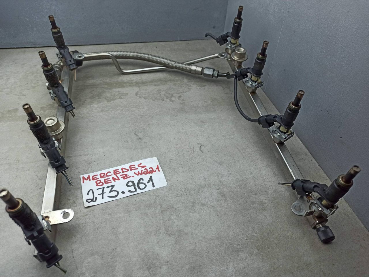 топливная рампа Mercedes-Benz S-Класс W221 2007, 5.5 л., A2730700795 - фото №1