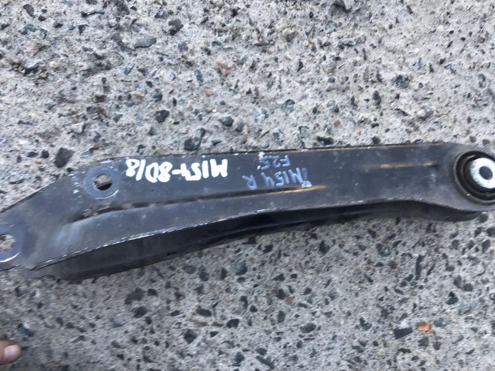 рычаг задний нижний BMW X3 F25 2013, 2.0 л., N47 D20 C, дизель, АКПП, черный, внедорожник 5 дв., 33326795812 - фото №1