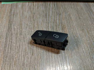 кнопка центрального замка Mercedes-Benz M-Класс W166 2012, 2.1 л., OM 651.960, дизель, АКПП, мокрый асфальт, внедорожник 5 дв., A2049058402, 2049058402