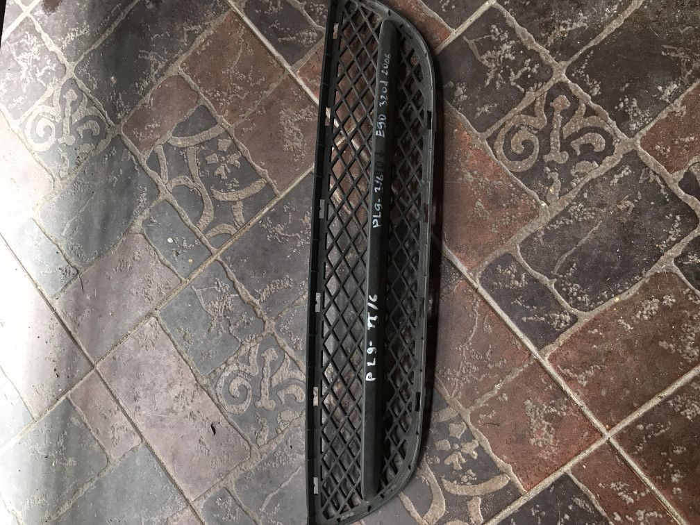 заглушка (решетка) в бампер BMW 3 серия E90/E91/E92/E93 2006, 2.0 л., АКПП, седан, 7154556 - фото №1