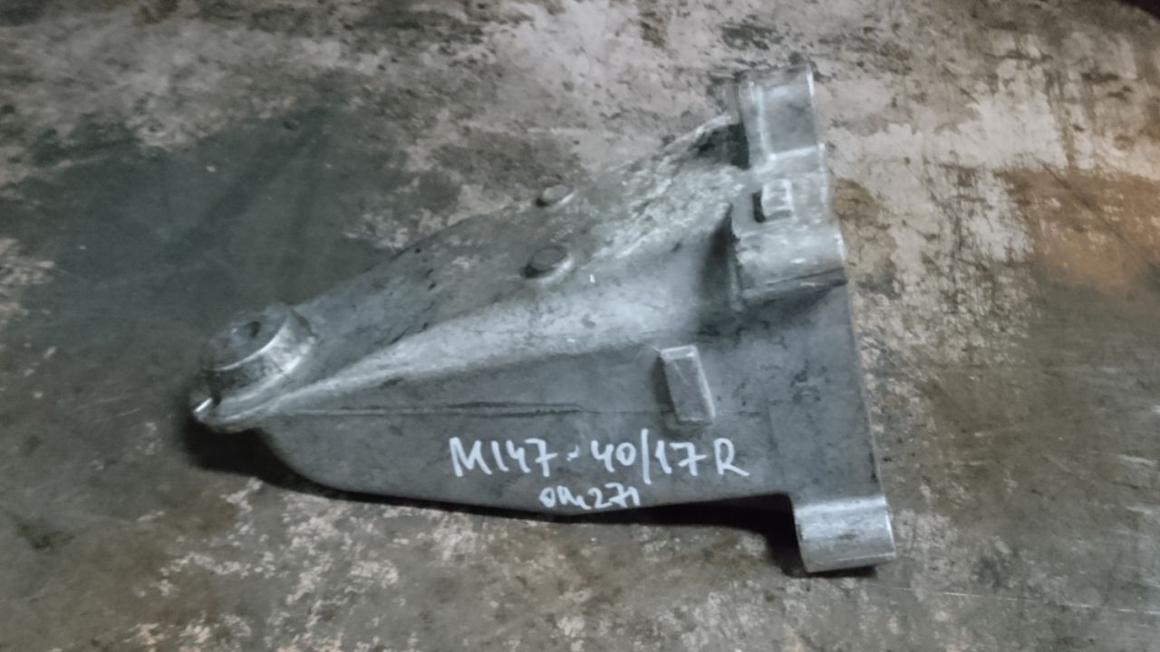 кронштейн двигателя Mercedes-Benz E-Класс W212/S212/C207/A207 2011, 1.8 л., M 271.860, бензин, АКПП, черный, кабриолет, A2712232304 - фото №1