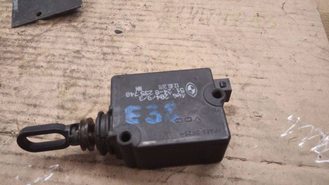 замок багажника BMW 7 серия E38 1998, 8236897, 8384069 - фото №1