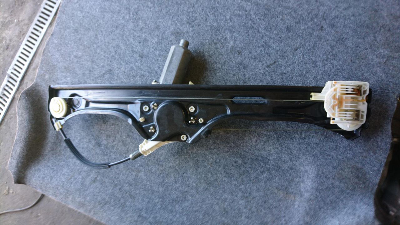 стеклоподъемник задний правый BMW X5 E70 2008, 4.8 л., N62 B48 B, бензин, АКПП, внедорожник 5 дв. - фото №1