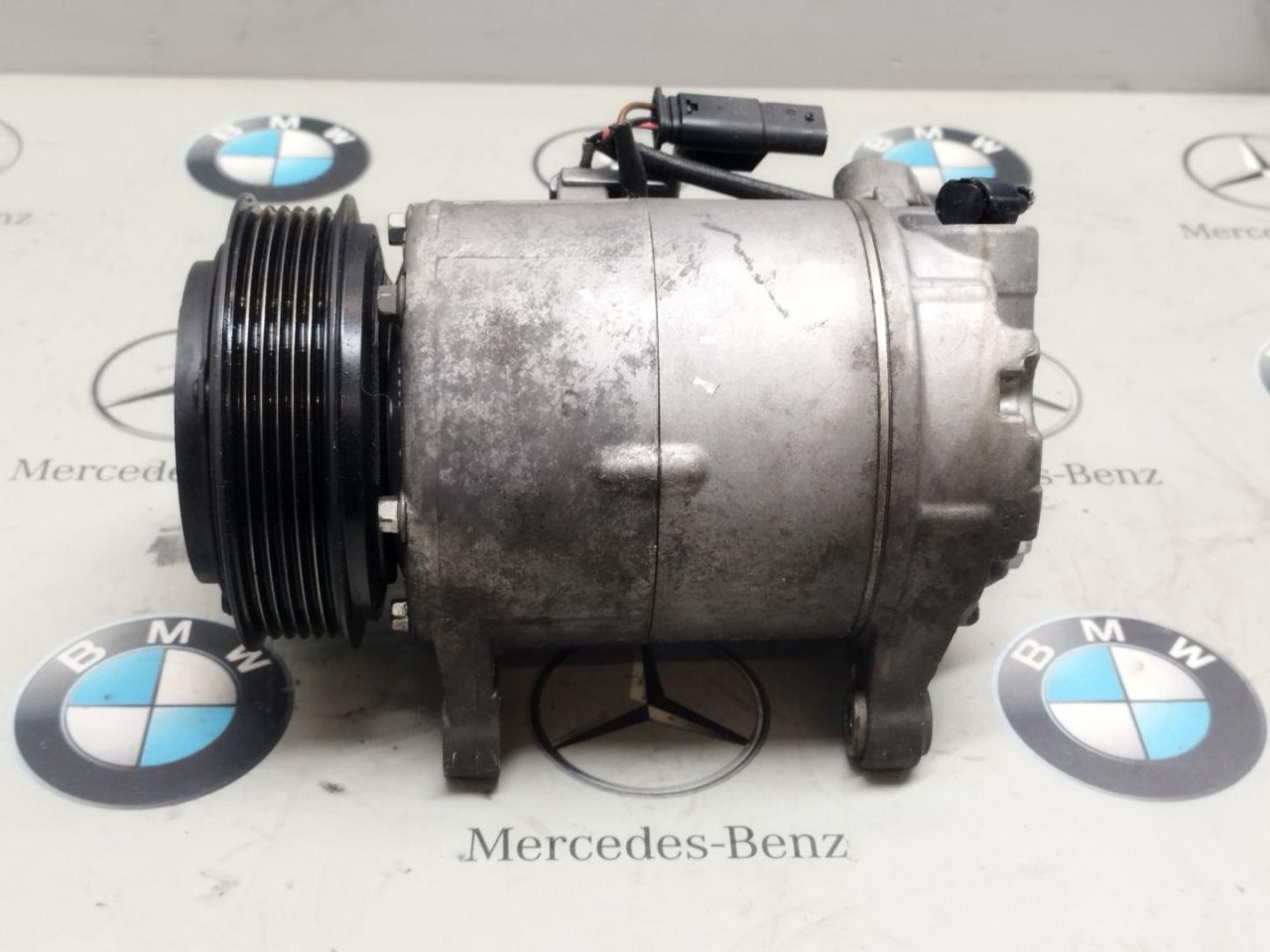 компрессор кондиционера BMW 2 серия Active Tourer F45 2015, 2.0 л., B48 A20 A, 9295050 - фото №1