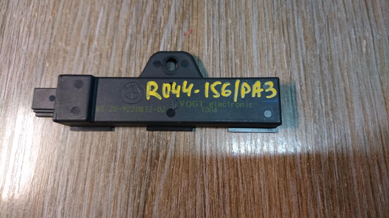 Антенна системы комфортного доступа BMW 7 серия F01/F02 2010, 4.4 л., N63 B44 A, бензин, АКПП, седан, 9220832, 65209220832 - фото №1