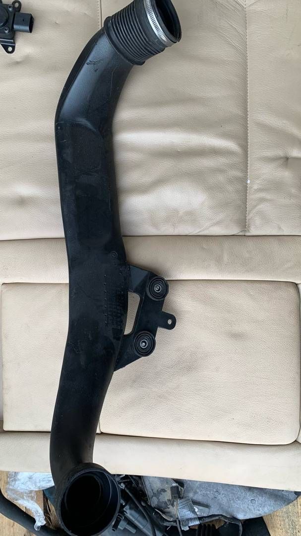 патрубок воздушного фильтра BMW 5 серия E60/E61 (2002 - 2007), 2.0 л., дизель, 760000 - фото №1