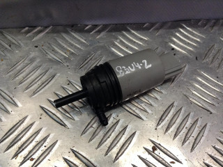 насос (моторчик) омывателя стекла BMW 3 серия E90/E91 [рестайлинг] 2010, 2.0 л., N43 B20 A, бензин, АКПП, седан