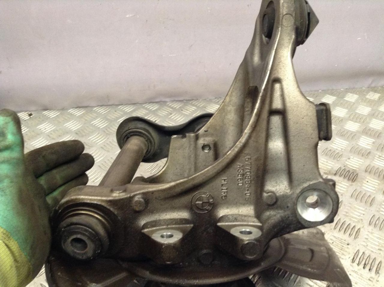 кулак задний правый BMW X5 E70 2007, 3.0 л., N52 B30 A, бензин, АКПП, внедорожник 5 дв., 6770984 - фото №1