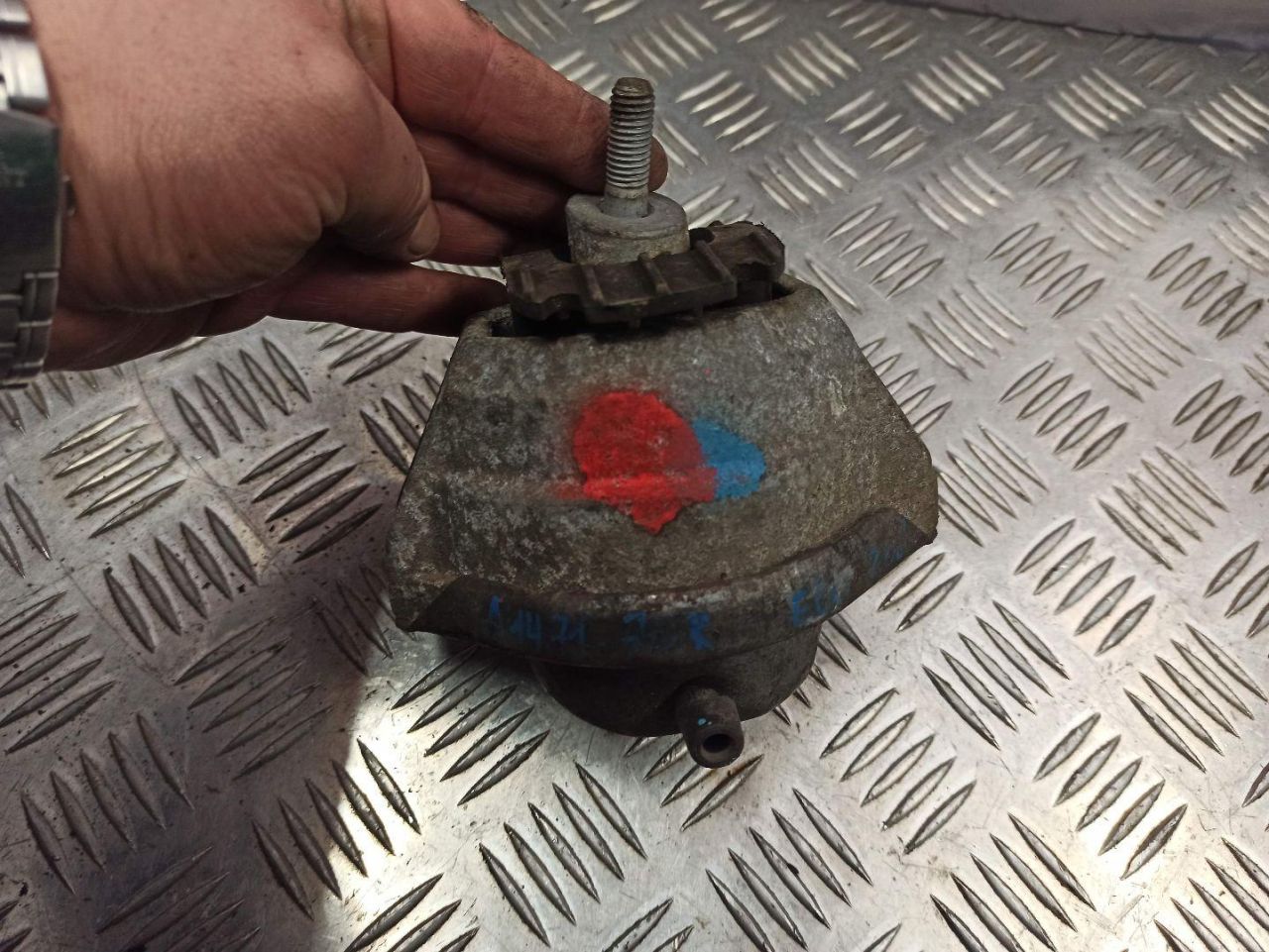 подушка крепления двигателя BMW 5 серия E60/E61 2006, дизель, 6769874 - фото №1