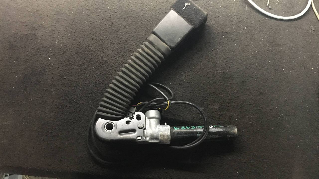 пиропатрон BMW 3 серия E90/E91/E92/E93 2007, 3.0 л., дизель, АКПП, купе, 9117647 - фото №1