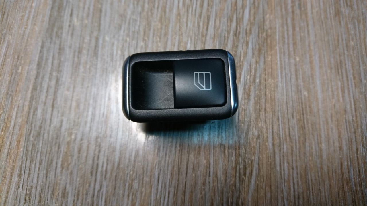 блок управления стеклоподъемниками Mercedes-Benz E-Класс W212/S212/C207/A207 2011, 1.8 л., M 271.860, бензин, АКПП, черный, кабриолет, A2049055502 - фото №1