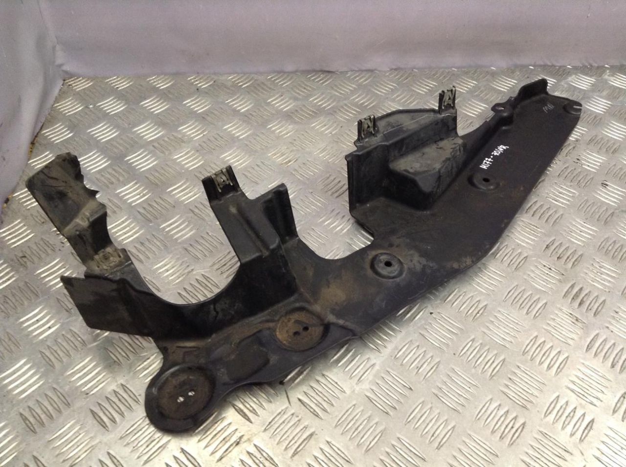 кожух (защита) рулевого механизма BMW X6 F16 2017, 3.0 л., N57 D30 B, дизель, АКПП, внедорожник 5 дв., 7325400 - фото №1