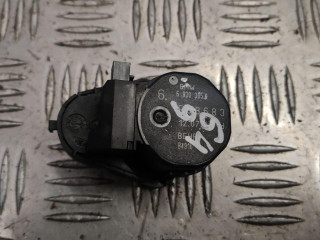 моторчик заслонки печки BMW 5 серия E60/E61 2004, 2.5 л., бензин, МКПП, синий, универсал, 6930305
