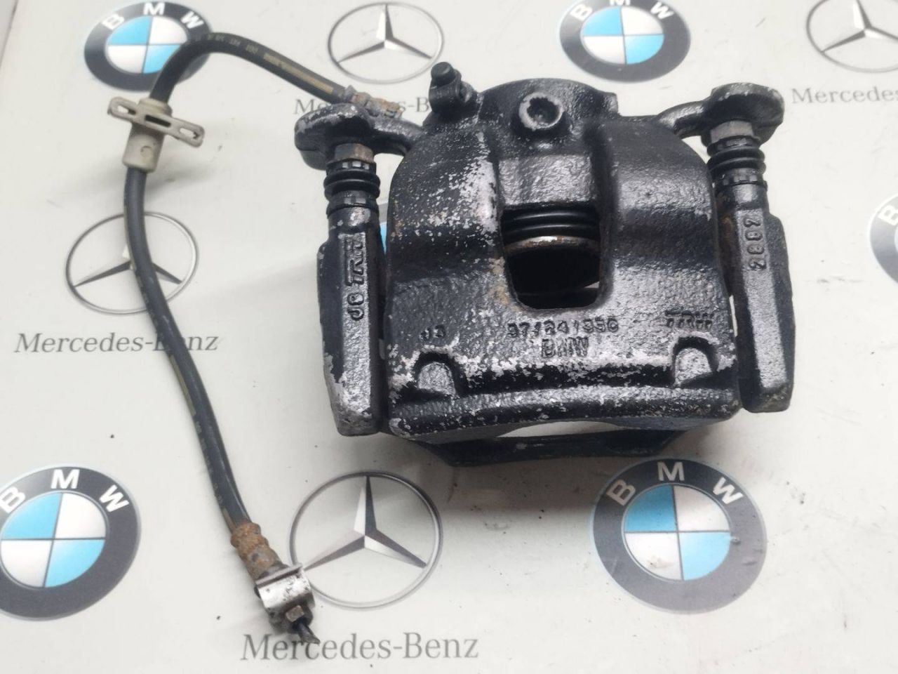 суппорт передний правый BMW X1 F48 2018, 2.0 л., бензин - фото №1