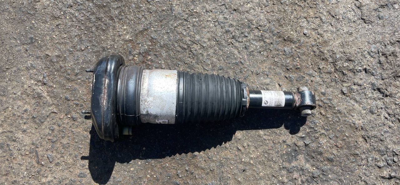 амортизатор задний правый BMW 5 серия G30/G31 2018, 2.0 л., B48 B20 A, бензин, задний привод, правый руль, 6882822 - фото №1