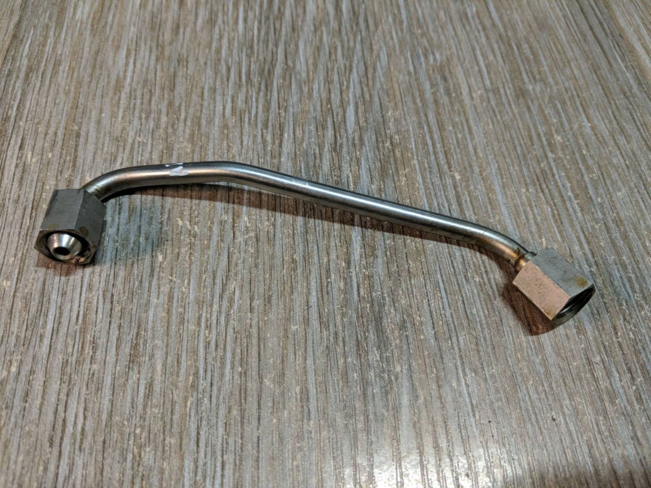 трубка топливная BMW 5 серия E60/E61 2007, 3.0 л., N54 B30 A, бензин, АКПП, белый, седан, задний привод, 4509606 - фото №1