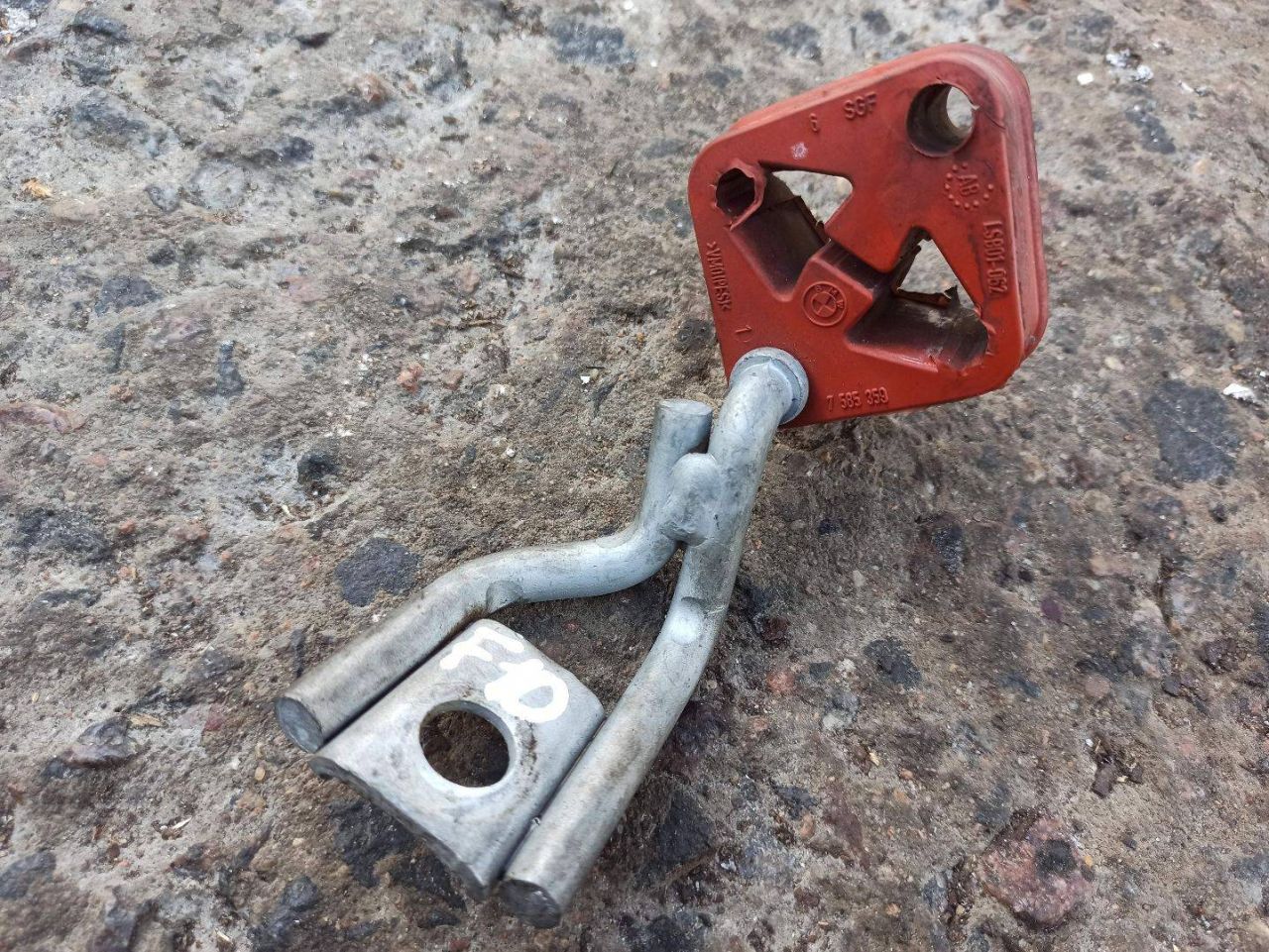 кронштейн глушителя BMW 2010, 3.5 л., бензин, 7585359 - фото №1